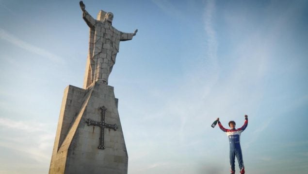Javi Villa protagoniza una ‘gymkhana’ en Oviedo para apoyar la candidatura de Ciudad Europea del Deporte