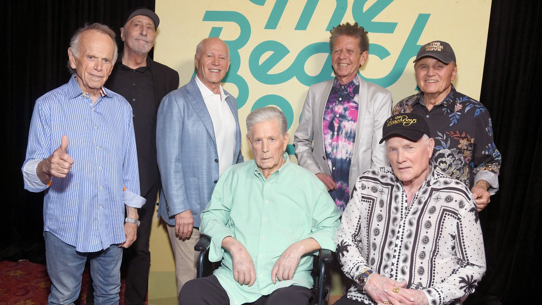 Brian Wilson rodeado del resto de miembros de los Beach Boys. (Getty)