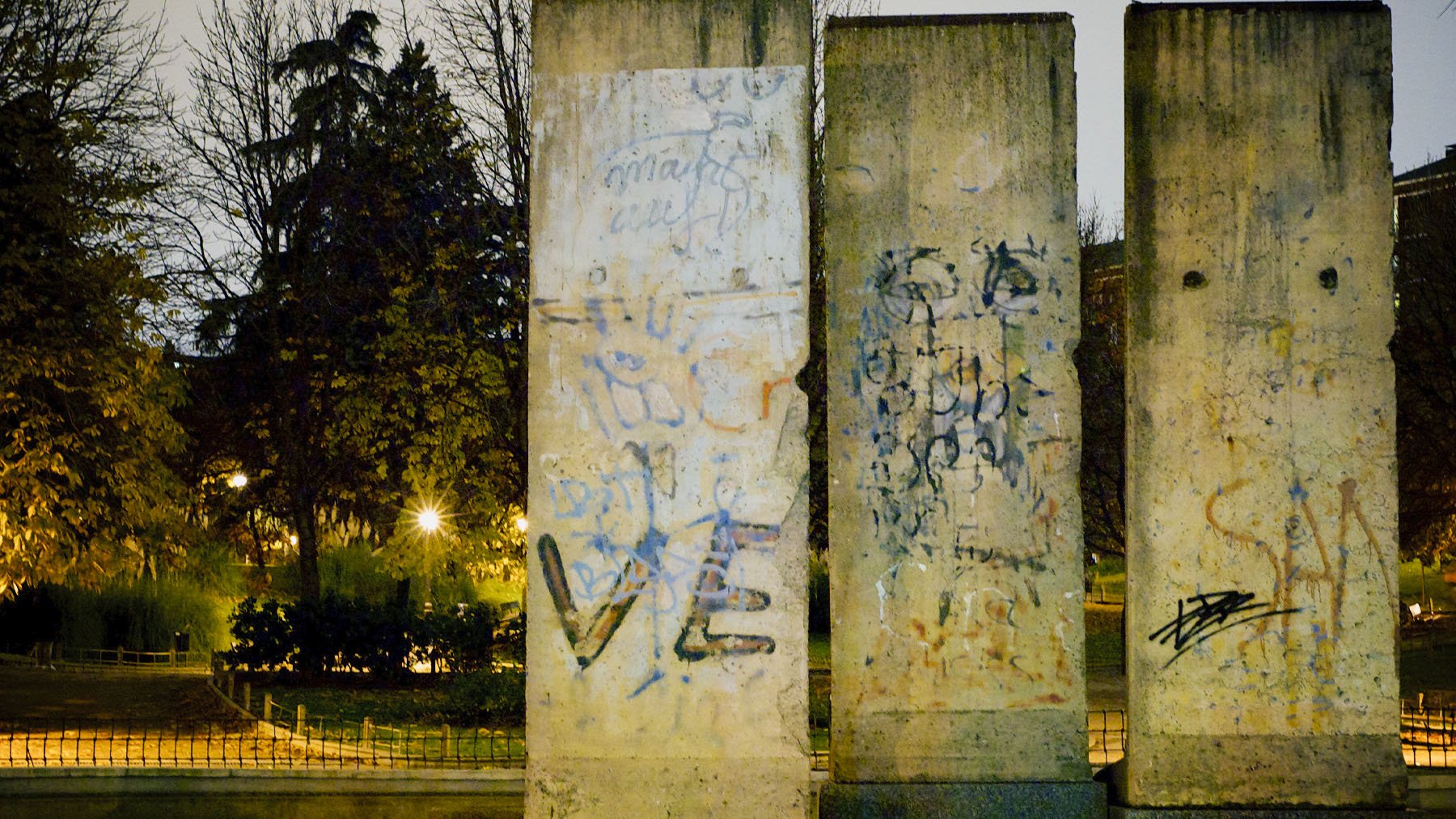 Partes del muro de Berlín en Madrid. Foto: Gonzalo Malpartida en Flickr.