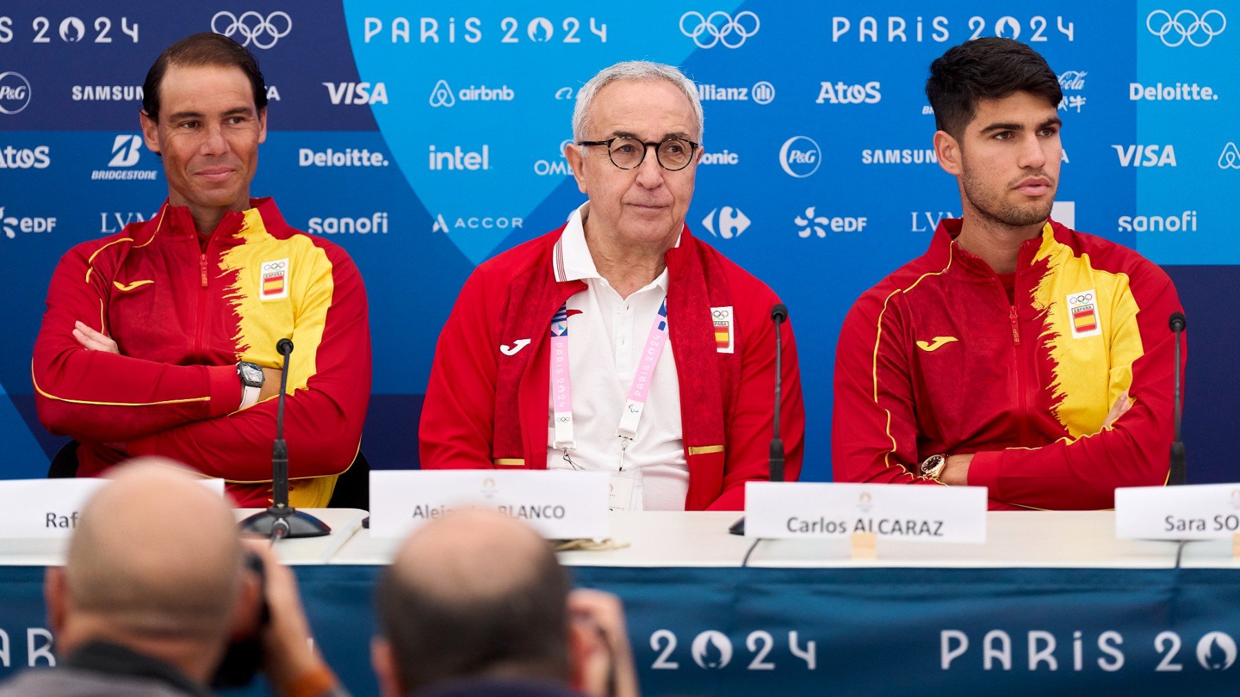 Alejandro Blanco, escoltado por Nadal y Alcaraz. (Nacho Casares/COE)
