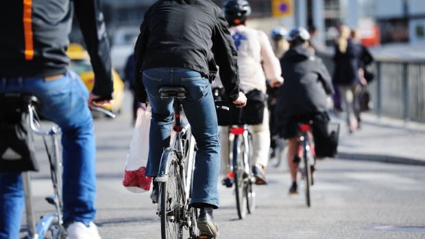 La bicicleta es uno de los medios de transporte más sostenibles y saludables para la ciudad. 