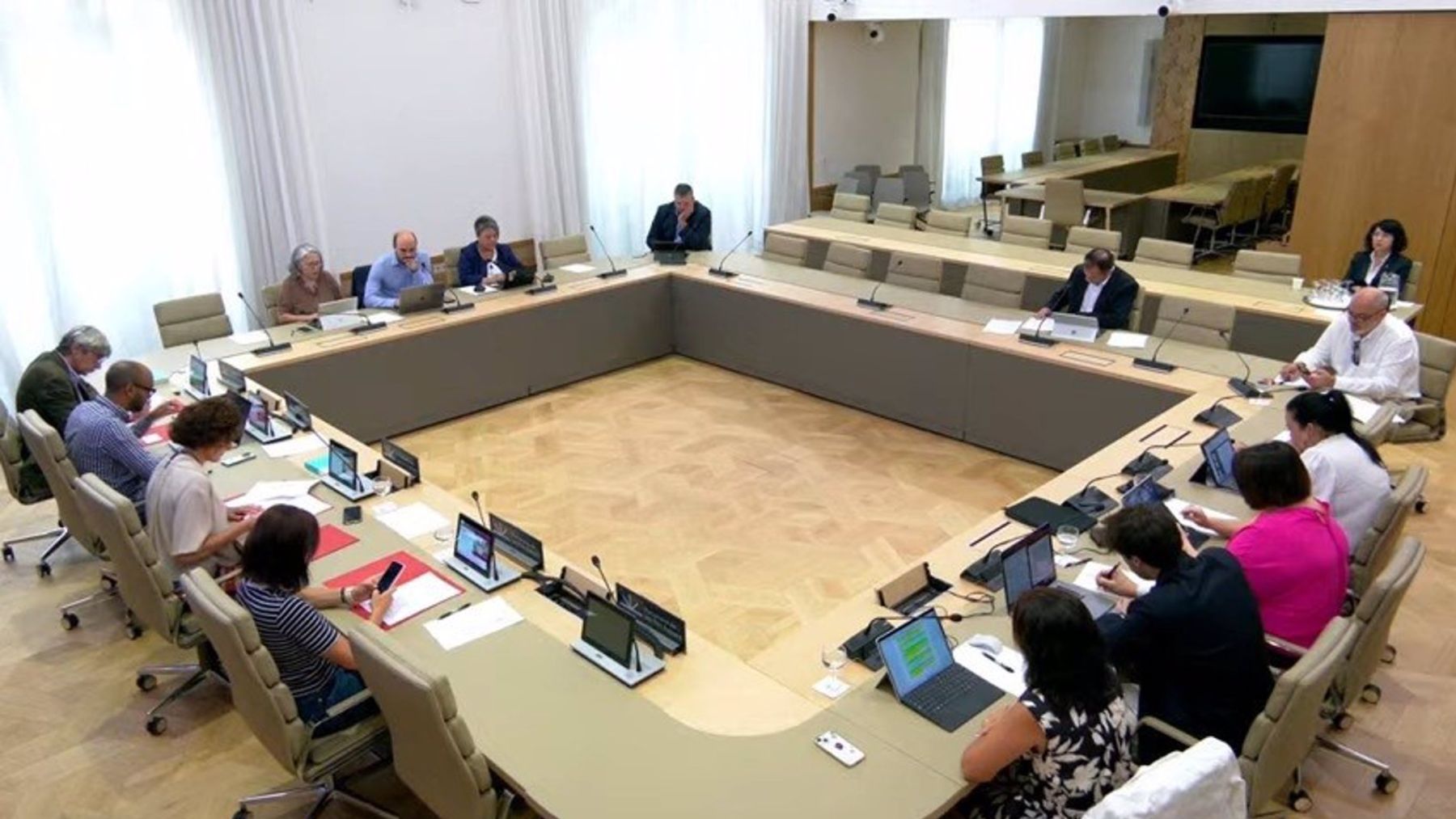 Comisión de Asuntos Institucionales y Generales del Parlament.