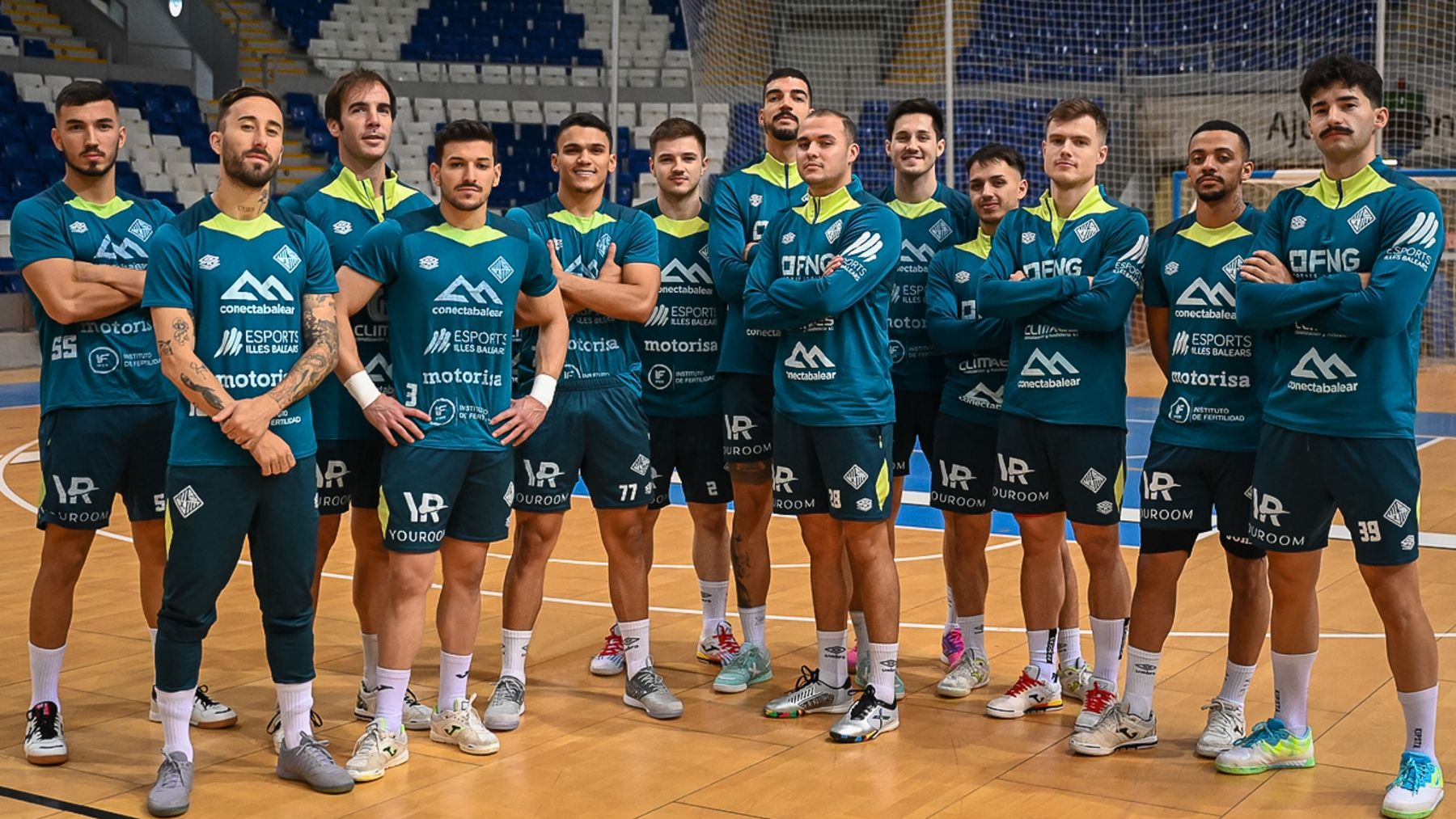 La plantilla del Illes Balears Palma Futsal posa en Son Moix.