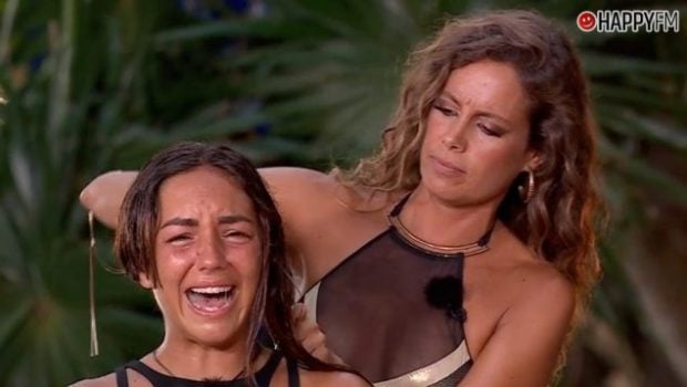 Laura Madrueño le corta el pelo a Anita Williams en Supervivientes 2025. (Mediaset)