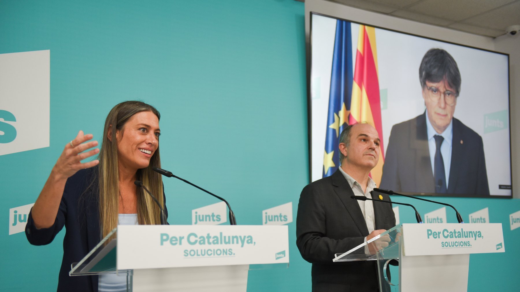 Nogueras, Turull y Puigdemont, en una rueda de prensa de Junts. (EP)