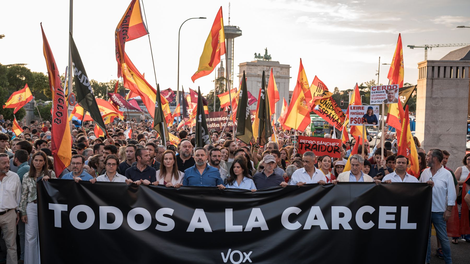 Marcha de Vox hasta Ferraz. (Ep)
