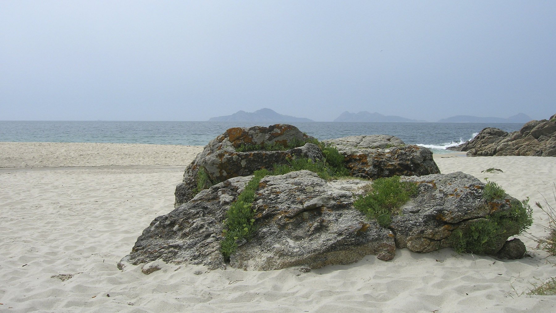 Playa de Muíños de Fortiñón. Foto: José Antonio Gil Martínez en Wikimedia Commons.