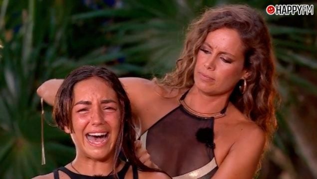 Laura Madrueño le corta el pelo a Anita Williams en Supervivientes 2025. (Mediaset)