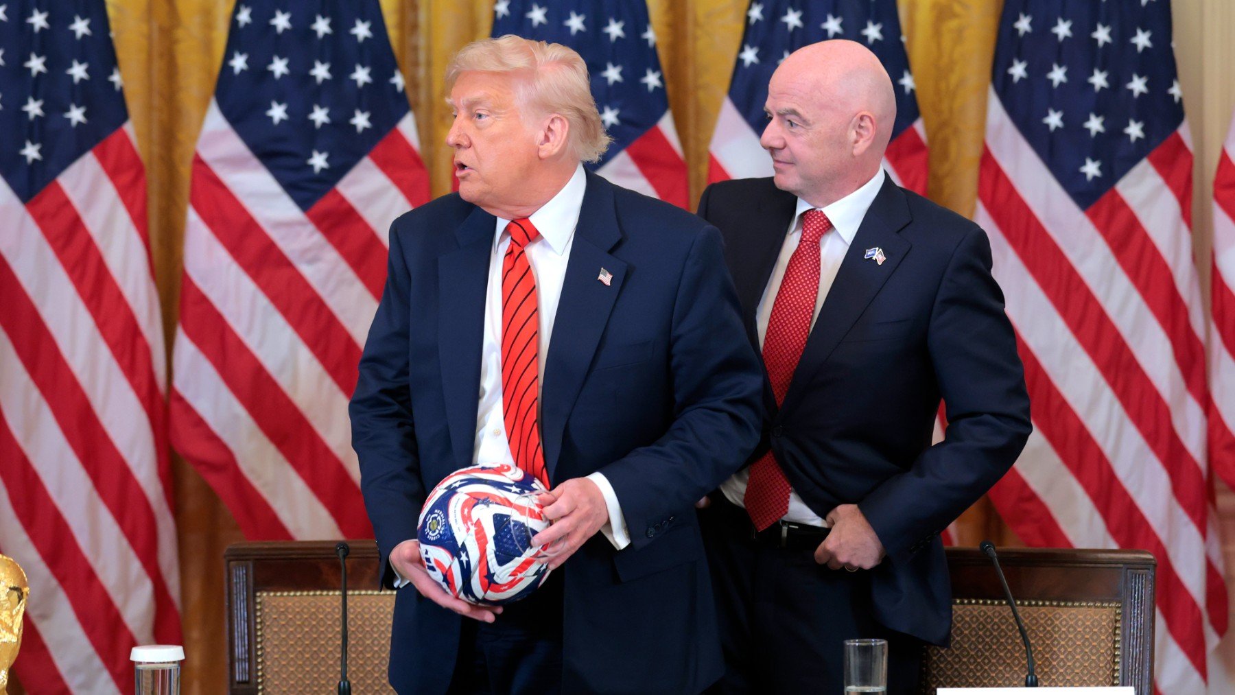 Trump junto a Infantino. (Getty)
