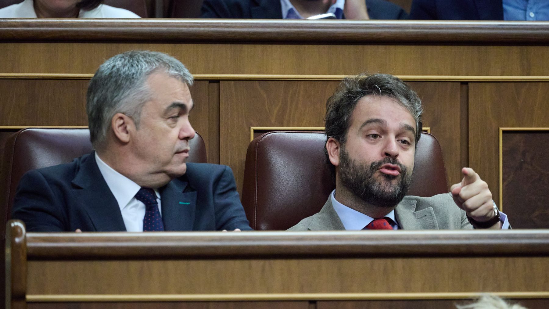 Juan Francisco Serrano, diputado del PSOE junto a Santos Cerdán. (EP)