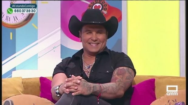 Coyote Dax en el programa Estando contigo (CMM).