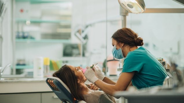 El Dr. Gutiérrez Pérez y la Dra. Mariscal De Gante ganan el Premio Santa Apolonia y Dentista del Año