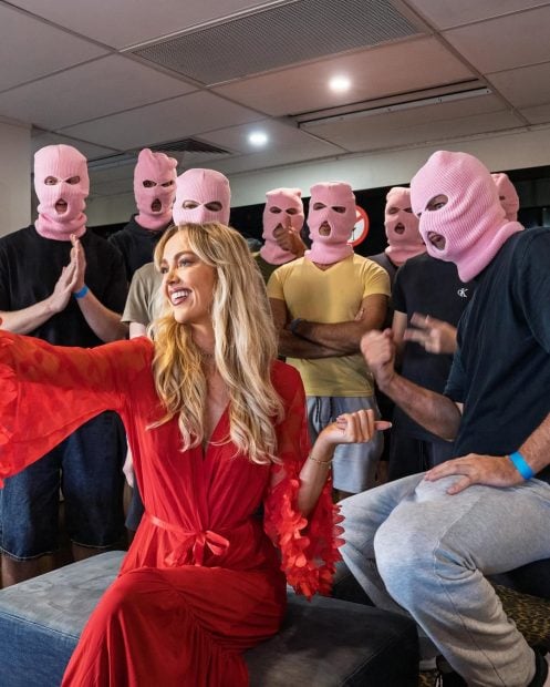 La actriz Annie Knight durante uno de sus rodajes para OnlyFans (Instagram).