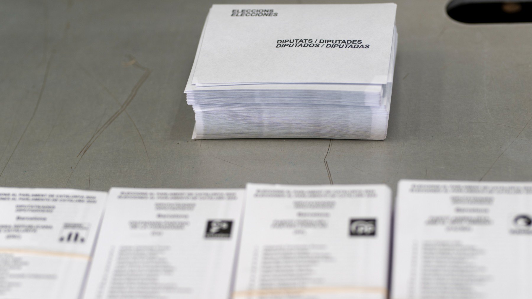 Papeletas para las elecciones catalanas del 12 de mayo de 2024. (Foto_:Europa Press)