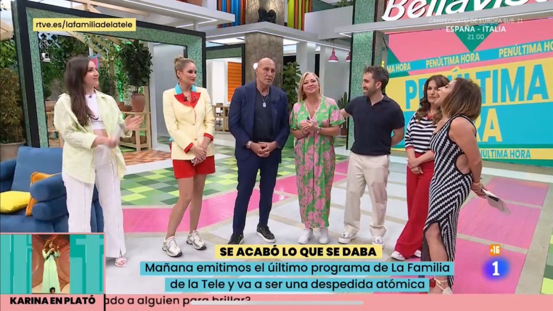 Colaboradores y presentadores de ‘La familia de la tele’.