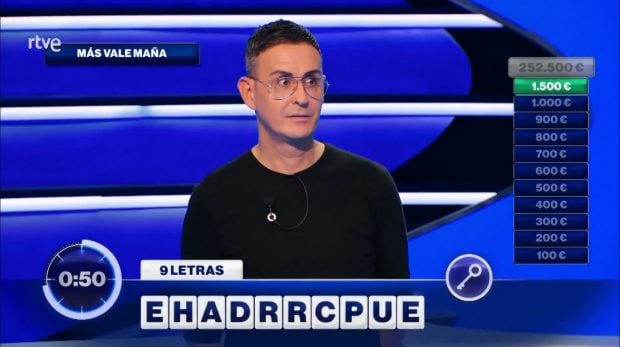 José Antonio utiliza la llave en la última palabra de la ronda final de Cifras y letras. (RTVE)