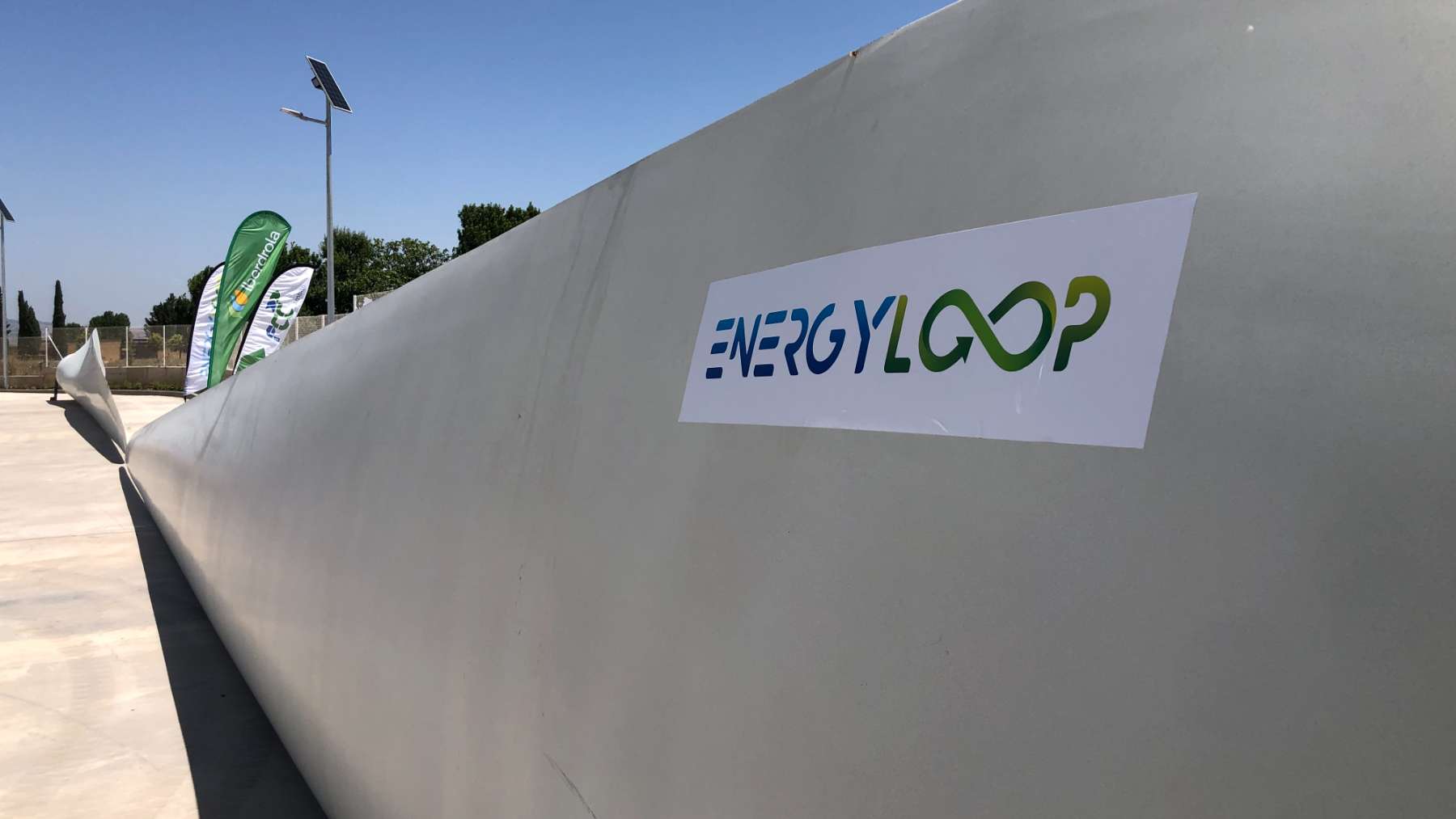 Pala de aerogenerador lista para ser reciclada en la planta de Energyloop.
