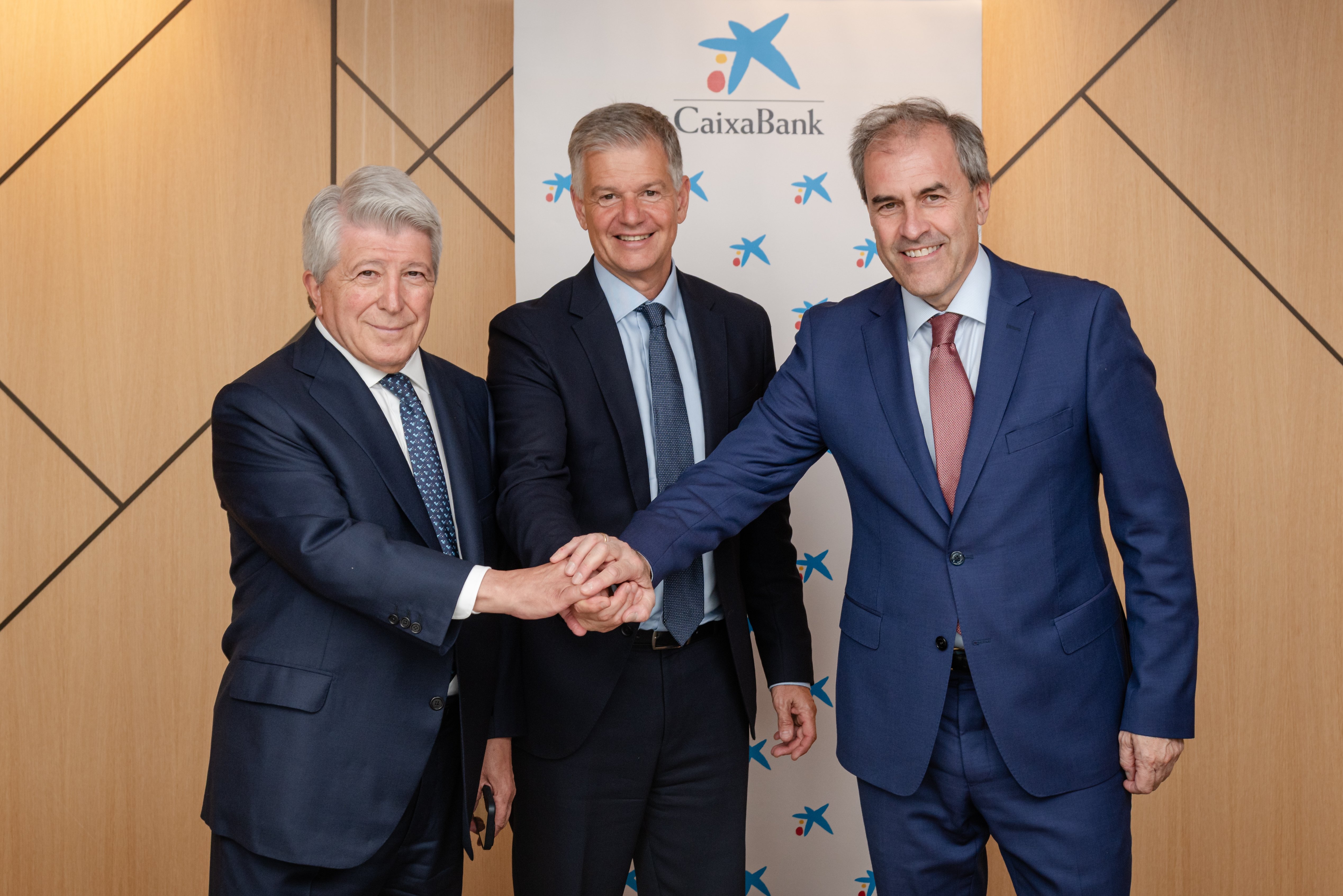 Enrique Cerezo, presidente EGEA; Xicu Costa, director CaixaBank en Madrid y Miguel Angel Benzal, CEO de CREA SGR.