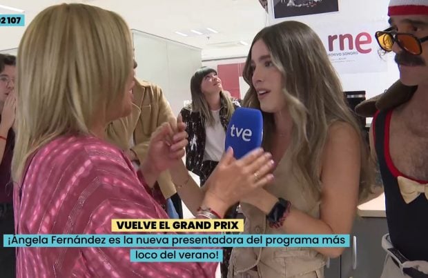 Belén Esteban comunica a Ángela Fernández que presentará el Grand Prix. (RTVE)