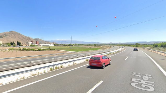 Dos conductores salen de sus coches tras un accidente de tráfico y mueren atropellados en Granada