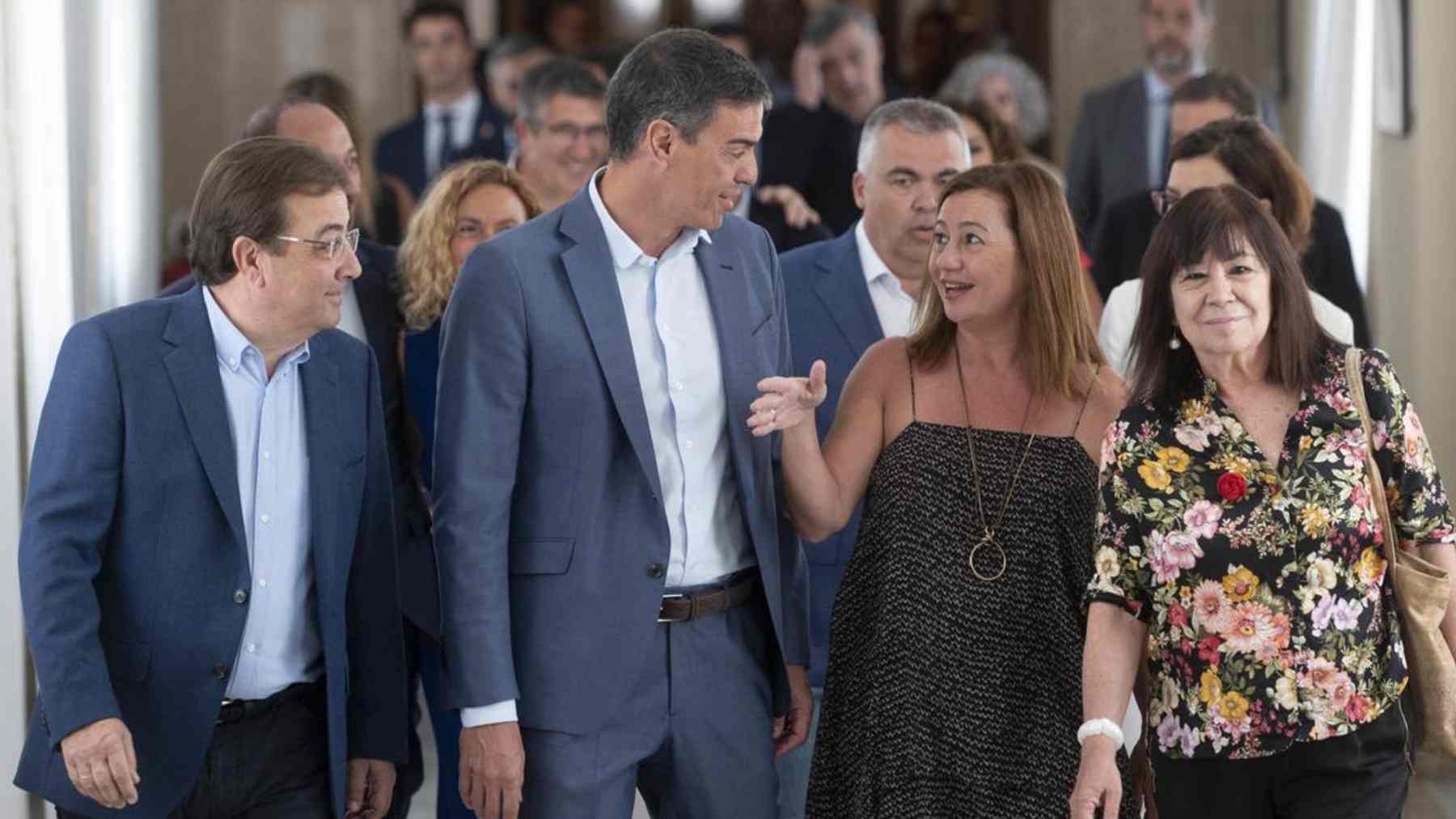Pedro Sánchez, Francina Armengol y Santos Cerdán en un acto.