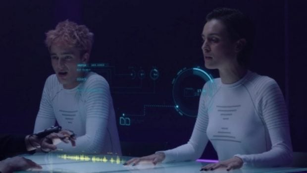 Pol Granch y Natalia Lacunza en el videoclip de 'En Llamas'. (YouTube)