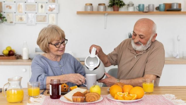 Bebida, personas mayores, nutrición, salud