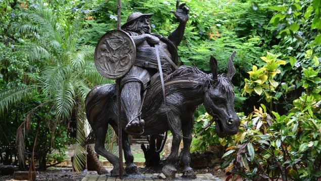 Refrán español que nació en El Quijote, proverbios populares de Don Quijote, mejores frases de Miguel de Cervantes, frases famosas de Sancho Panza, origen no es la miel para la boca del asno, refrán popular español de hace 400 años.