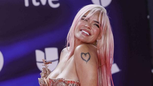 Karol G en la alfombra de los Grammy Latinos en Sevilla (Foto: Gtres).