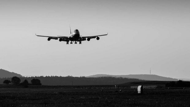 Avión aterrizando