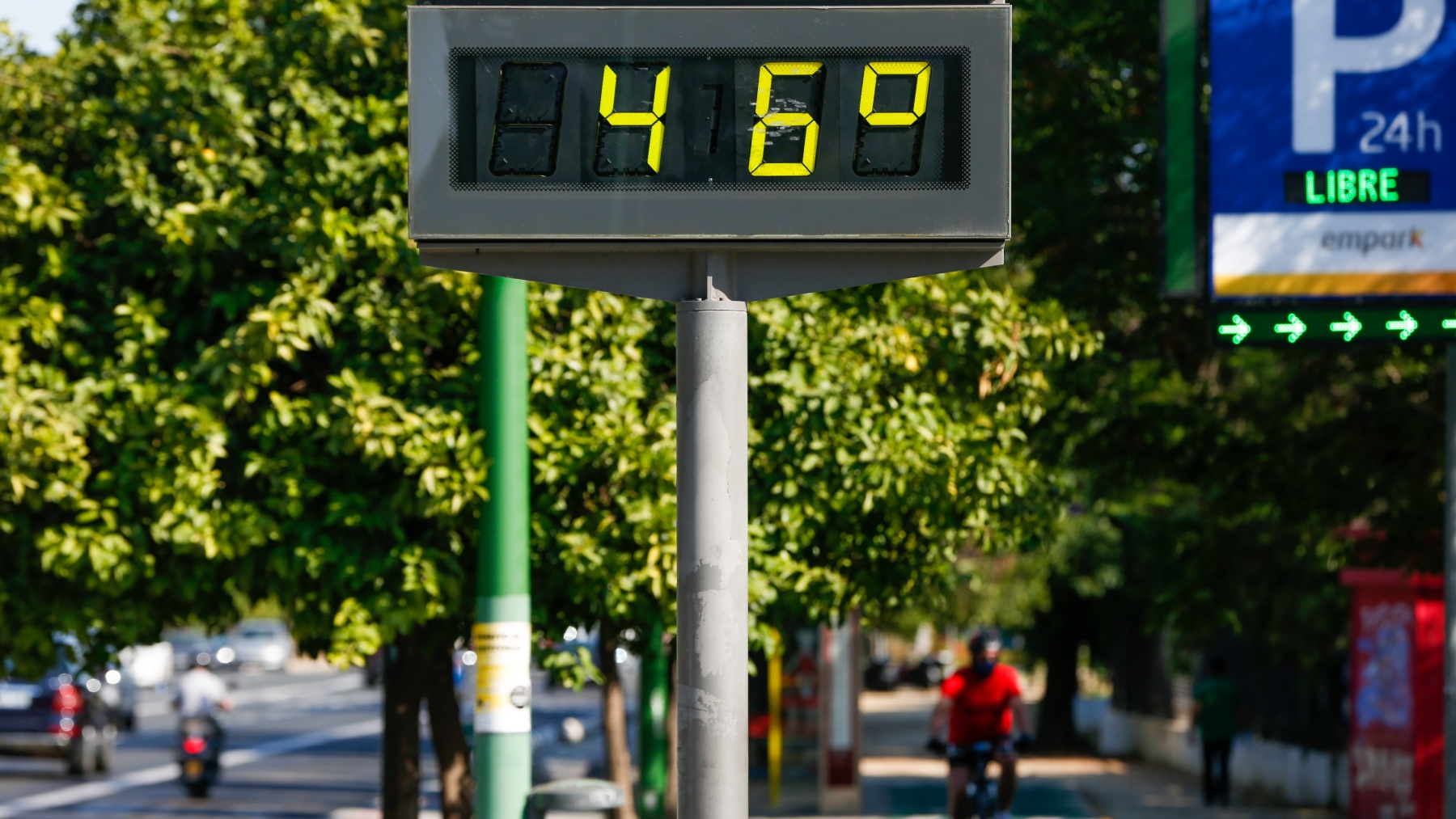Termómetro marca 46 ºC en la avenida de la Palmera de Sevilla. (Europa Press)