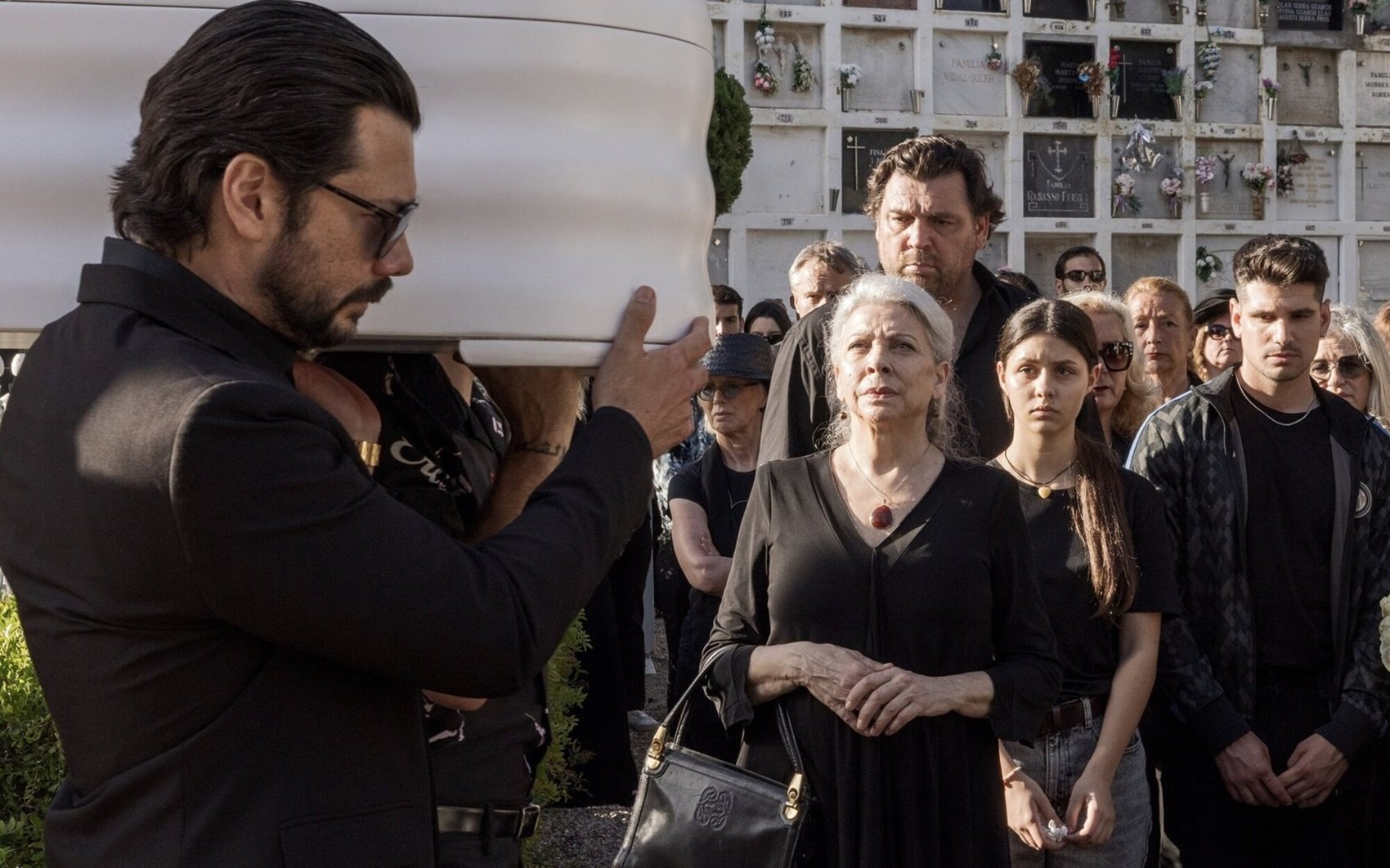 Imagen de la serie ‘Dos tumbas’.