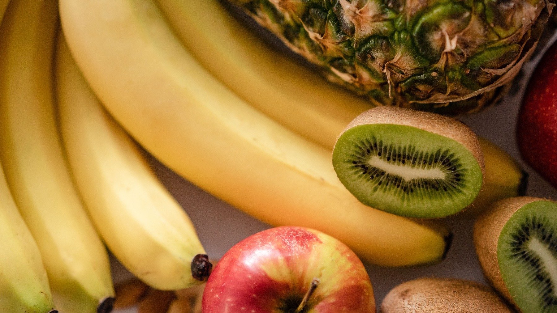 El peor error que estás haciendo al comer esta fruta, según un médico de Harvard