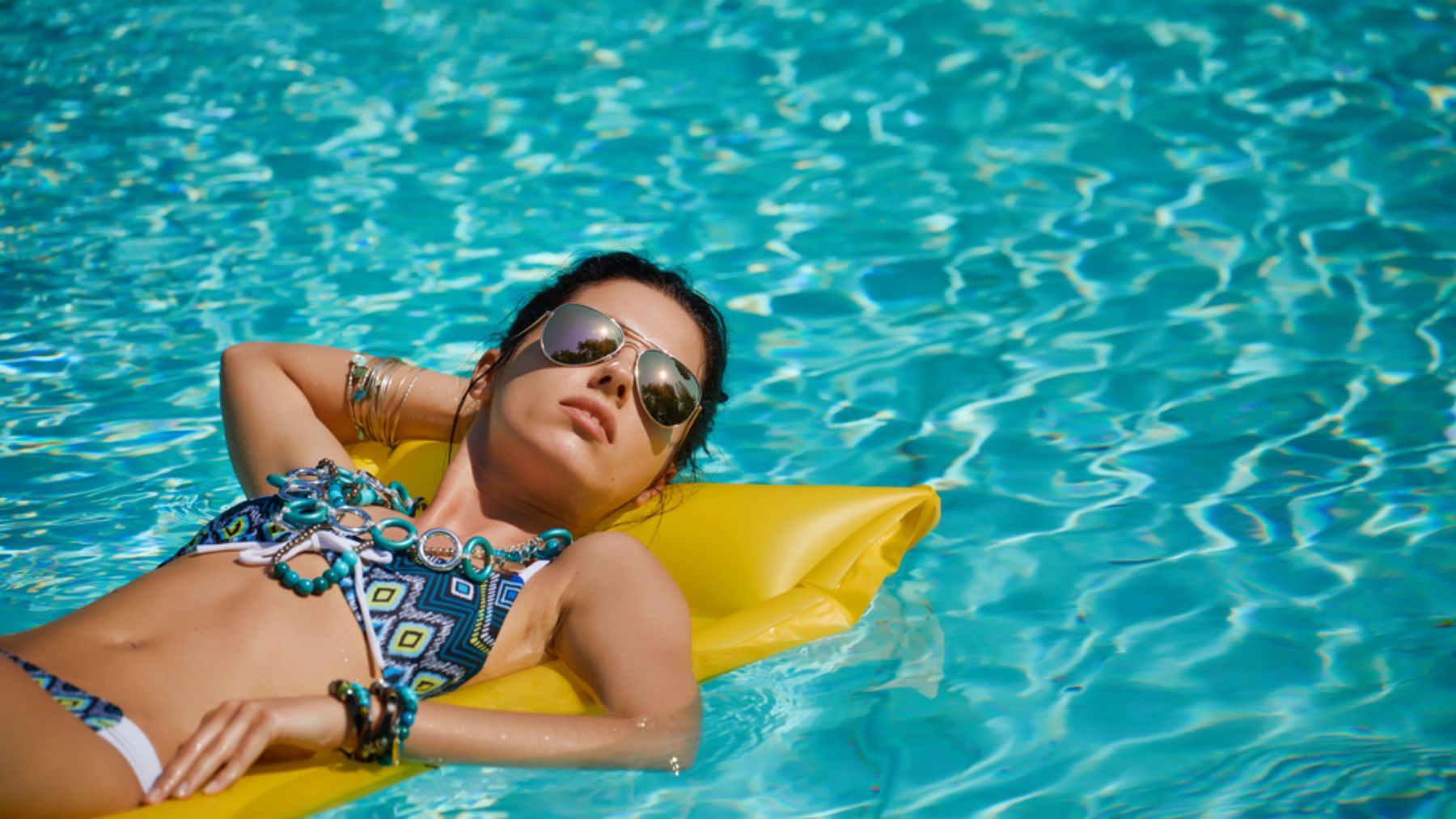 Las gafas de sol son imprescindibles en verano.