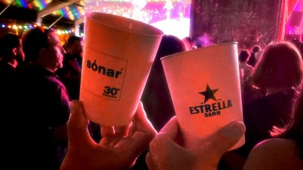 Vaso con oryzite, material obtenido de la cáscara de arroz. 