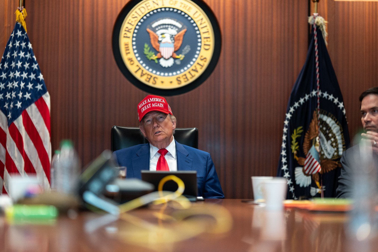 El presidente de Estados Unidos, Donald Trump en la salón de estrategia. (Getty Images)