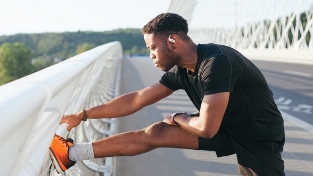 Adiós a los auriculares deportivos: el futuro del bluetooth ya está aquí para hacerte el entreno más fácil