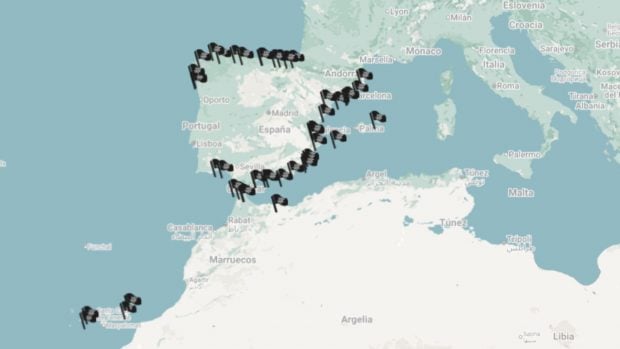 Mapa con todas las playas penalizadas con banderas negras. 