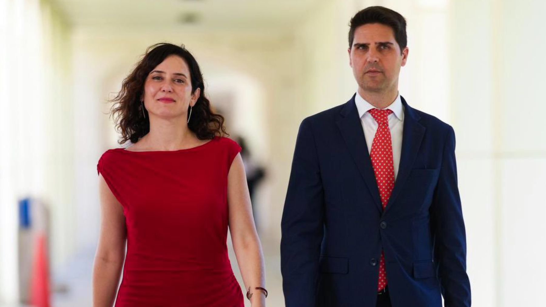Isabel Díaz Ayuso y Emilio Viciana, consejero de Educación.