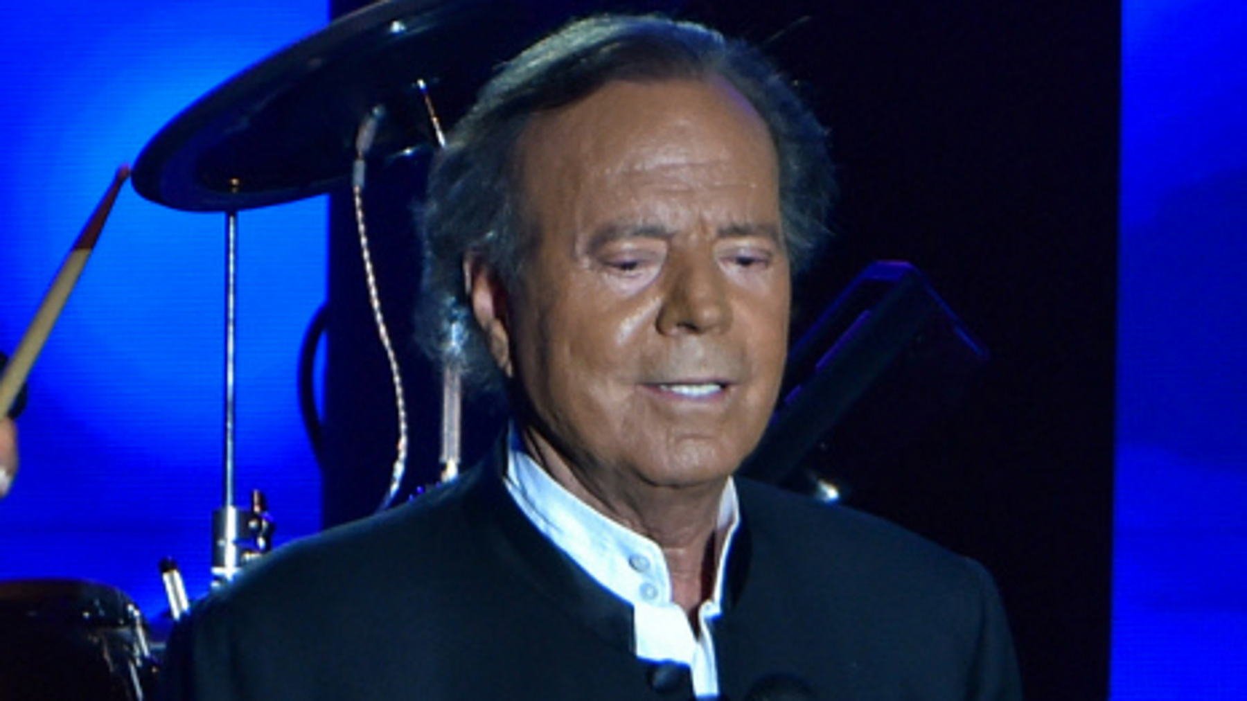 Julio Iglesias en un concierto. (Foto: Gtres)