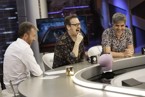 Pablo Motos junto a Ernesto Sevilla y Joaquín Reyes en 'El Hormiguero' (Atresmedia).
