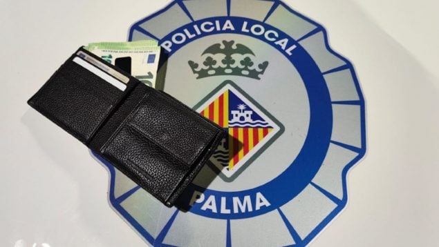 policía griego Playa de Palma cartera