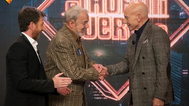 El actor de doblaje Javier Franquelo en El Hormiguero junto a Patrick Stewart (Atresmedia).