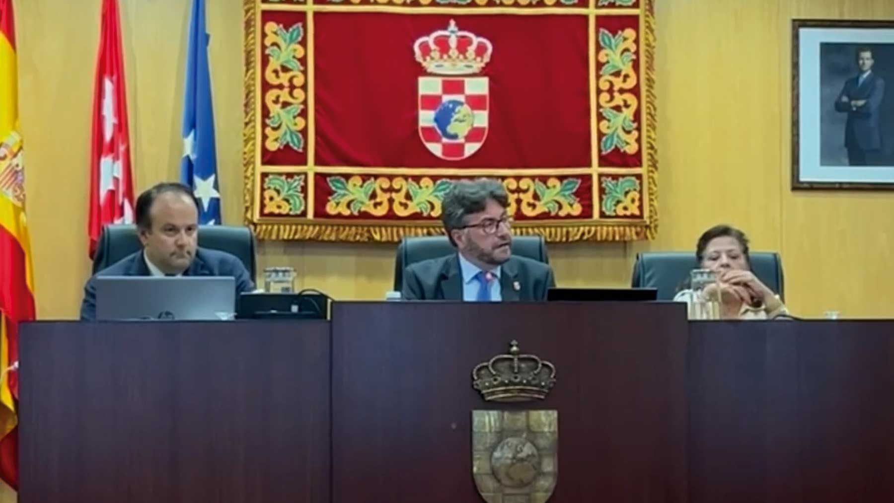 El alcalde de Pinto, Salomón Aguado, en el pleno municipal.