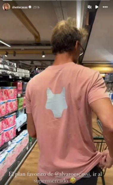 Álvaro Escassi en el supermercado. (Instagram)