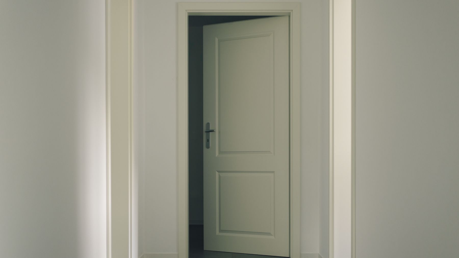 Los expertos avisan: casi nadie lo sabe pero esto es lo que te puede pasar por dormir con la puerta cerrada