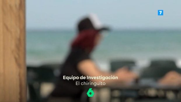 Una trabajadora de un chiringuito habla con Equipo de investigación (Atresmedia).