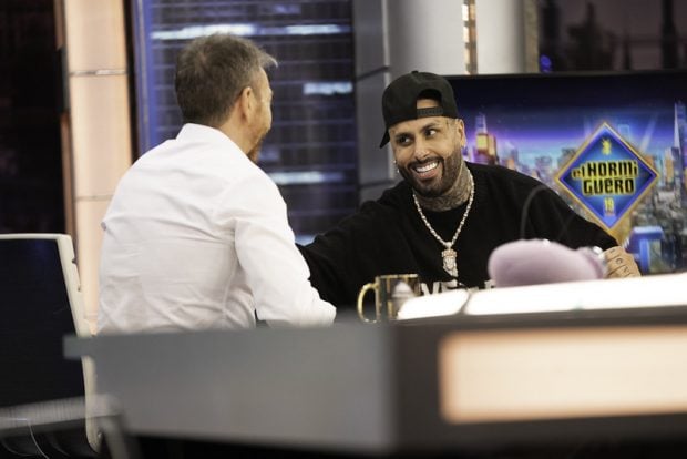 Pablo Motos y Nicky Jam en el plató de El Hormiguero (Atresmedia).