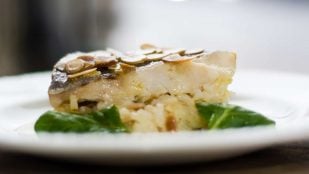 Merluza con almendras
