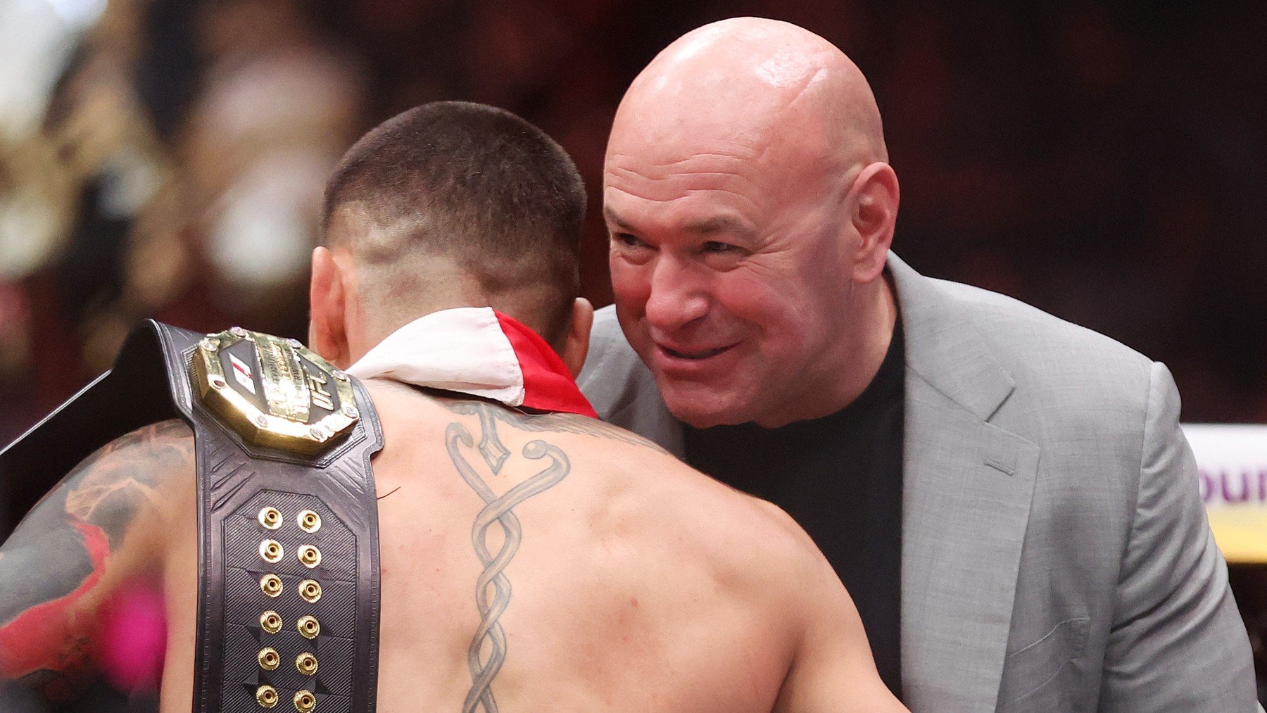 Dana White, jefe de la UFC, con Ilia Topuria. (Getty)